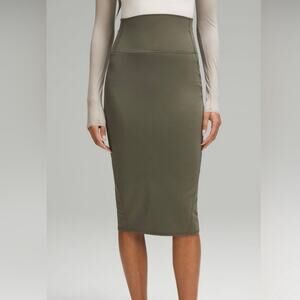 NWT Lululemon Nulu Slim-Fit High Rise Skirt Size 2 in Army Green